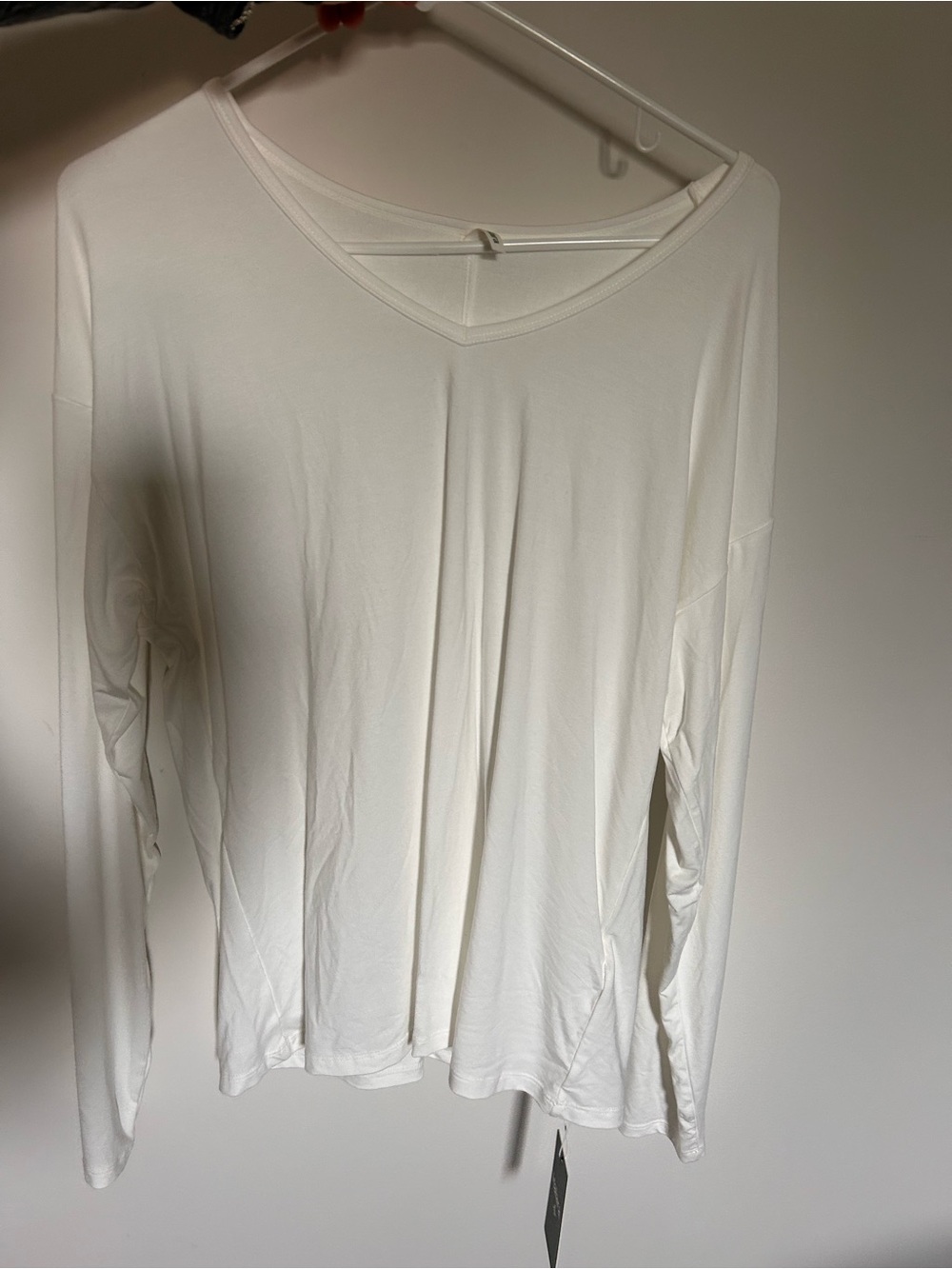 HALARA White V-Neck Long Sleeve Tee